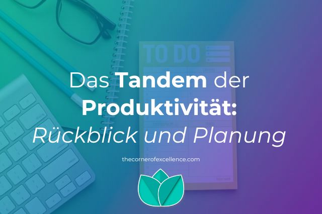 Aufgabenliste To-Do-Liste Notizblock Bleistifte Tastatur Das Tandem der Produktivitaet Rueckblick und Planung Rückblick Produktivität